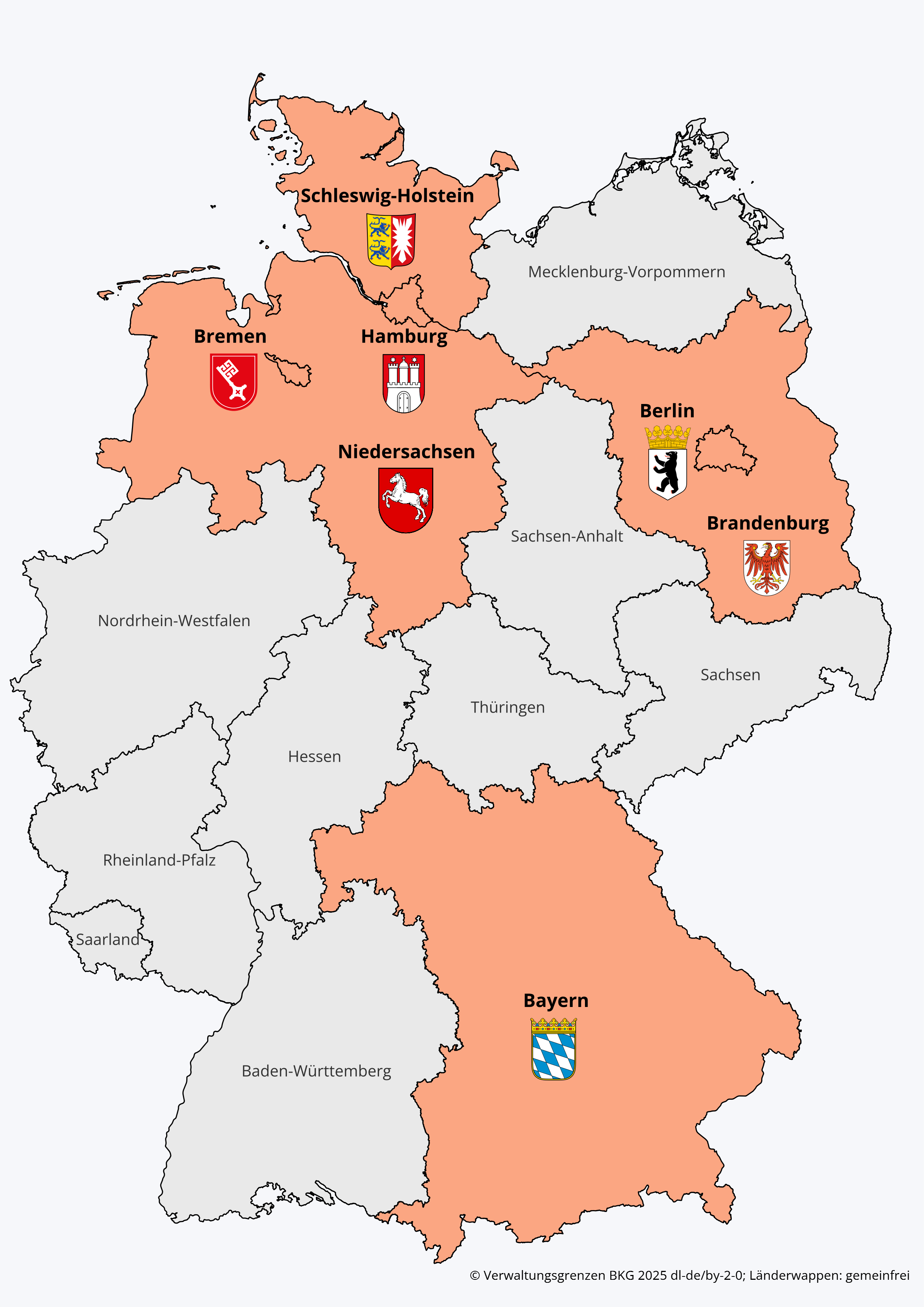 Karte der Bundesrepublik Deutschland mit Bundesländergrenzen und farblich hervorgehobenensowie mit Wappen markierten VDiPB-Ländern Bayern, Berlin, Brandenburg, Bremen, Hamburg, Niedersachen und Schleswig-Holstein.